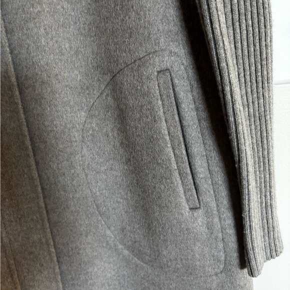 Kinross Cashmere Grey Long Zip Up Cardigan with Pockets. 70% Wool 30% Cashmere. - Picture 3 of 7